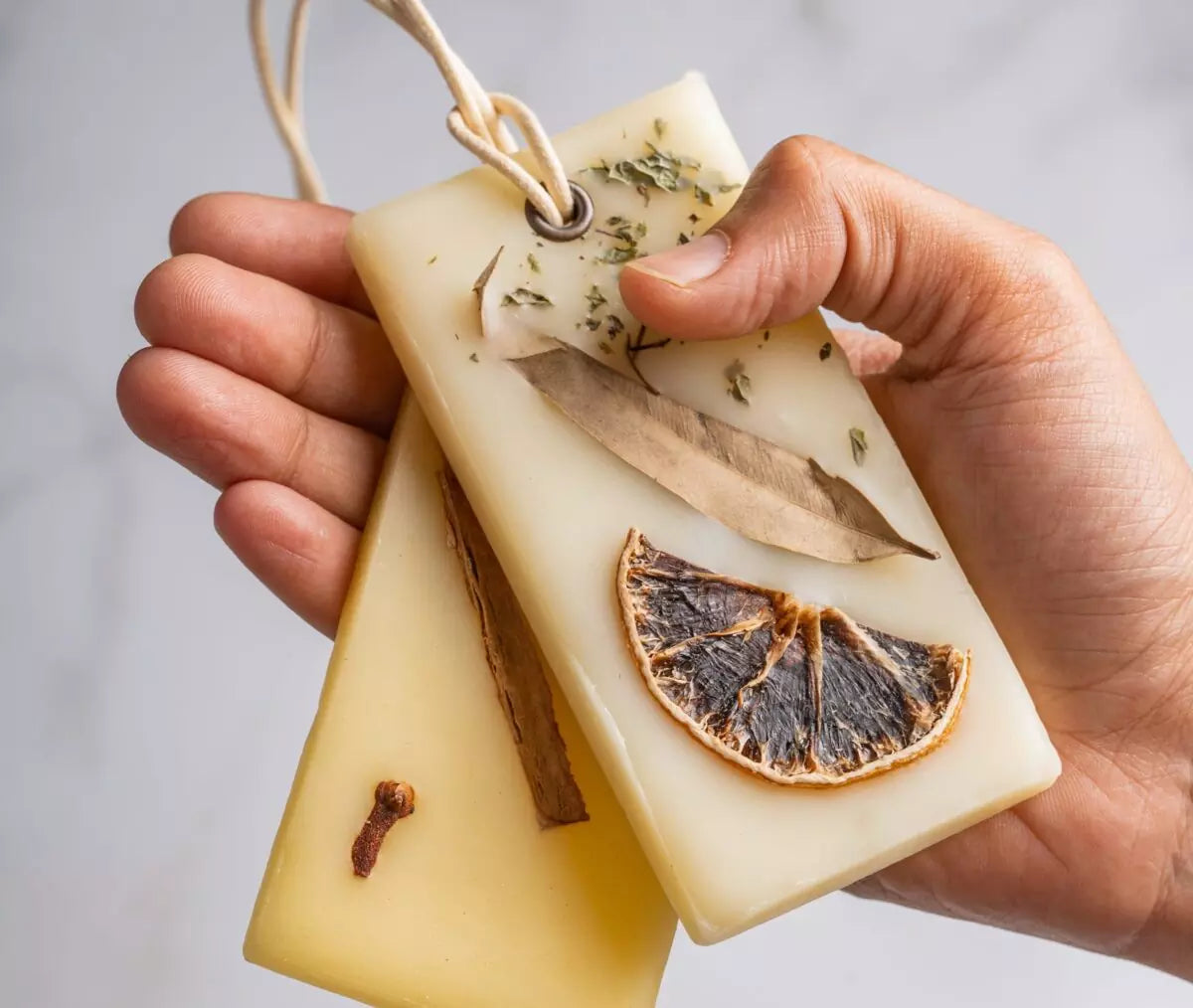 MAKING THE SWITCH FROM SYNTHETIC TO NATURAL HOME FRAGRANCES
