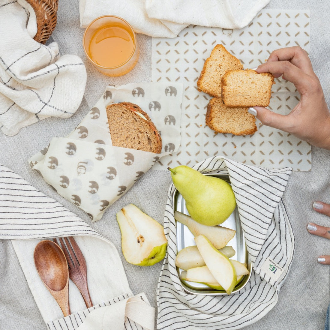 Zero Waste Bento Bag Kit in Organic  Cotton ( 1 Medium Bento Bag + 1 Cutlery Wrap + 2 Medium Beeswax Wraps + 1 Napkin )