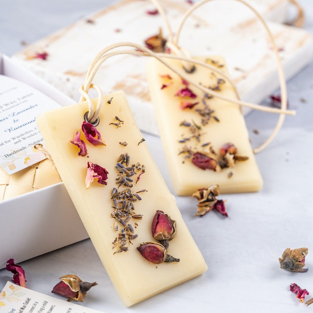Kashmir Lavender & Rosewood – Woody and light floral fragrance wax tablet